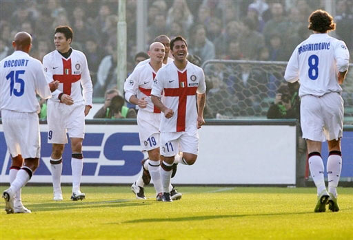 C罗未婚妻乔治娜点赞梅西妻子安东内拉夺冠帖（C罗未婚妻乔治娜为梅西妻子安东内拉夺冠动态点赞）