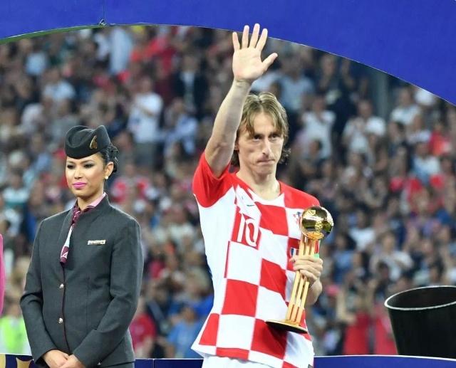 法媒：巴萨、拜仁、米兰和尤文关注南特17岁中卫塔蒂（法媒：巴萨、拜仁、米兰与尤文有意南特17岁中卫塔蒂）