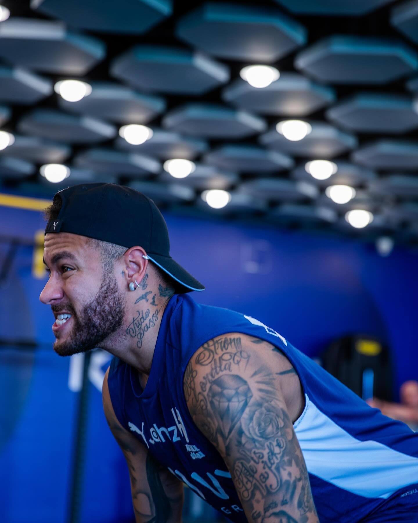 英超首次密集开赛，曼城力争19连胜，热刺迎战4连败“克星”纽卡斯尔（英超迎来密集赛期：曼城冲击19连胜，热刺遇克星纽卡斯尔力争止住四连败）