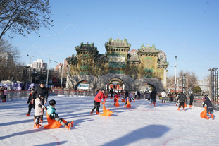 2025中足联颁奖会：成都蓉城刘殿座获中超最佳门将（2025中足联年度颁奖：成都蓉城门将刘殿座当选中超最佳门将）