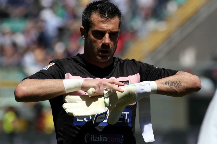 单场打入两粒头球，孔德是欧冠改制以来巴萨球员第一人（孔德单场梅开二度皆为头球，创欧冠改制后巴萨队史首例）