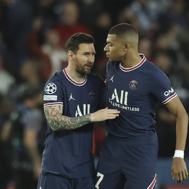 杜篮特连续得分，全队士气高涨（杜篮特火力全开，点燃全队士气）