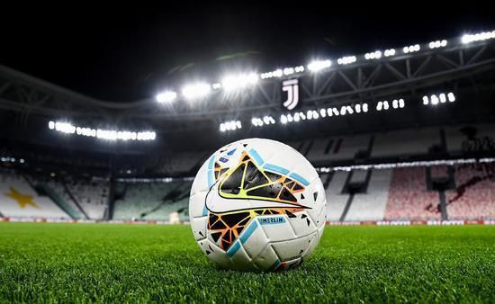 气坏了！沈梓捷补防被吹犯规抱怨绕场 犯满离场（怒火难平！沈梓捷补防被判犯规边走边抱怨 6犯毕业离场）