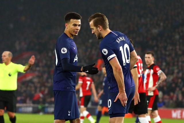 韩K半场：双方半场0射正，主队半场换3人，蔚山0-0济州（韩K半场：蔚山0-0济州，双方0射正，主队中场连换三人）