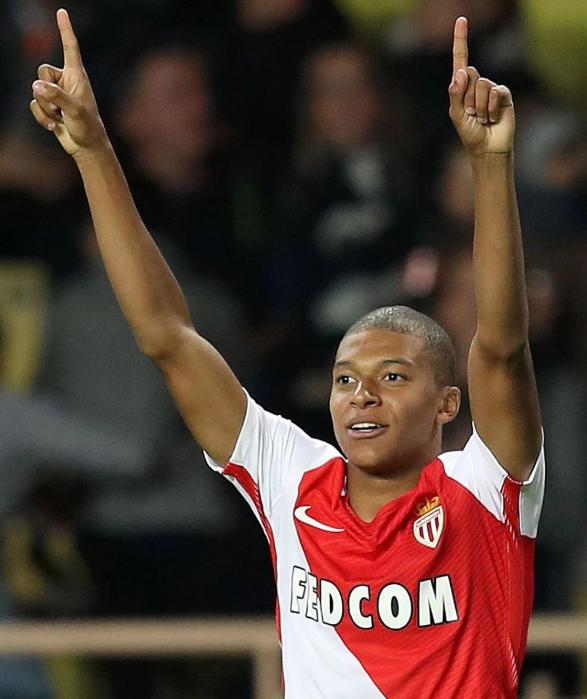 青训球员获得首发机会，表现不俗（青训小将首发登场，发挥亮眼）