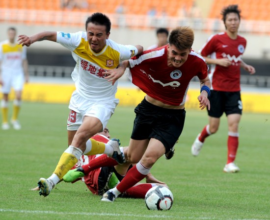 塞梅尼奥争夺战：曼城领跑 曼联+利物浦仍在谈判 蓝军+热刺已退出（塞梅尼奥转会之争：曼城占先，曼联与利物浦仍在洽谈，切尔西与热刺已退场）