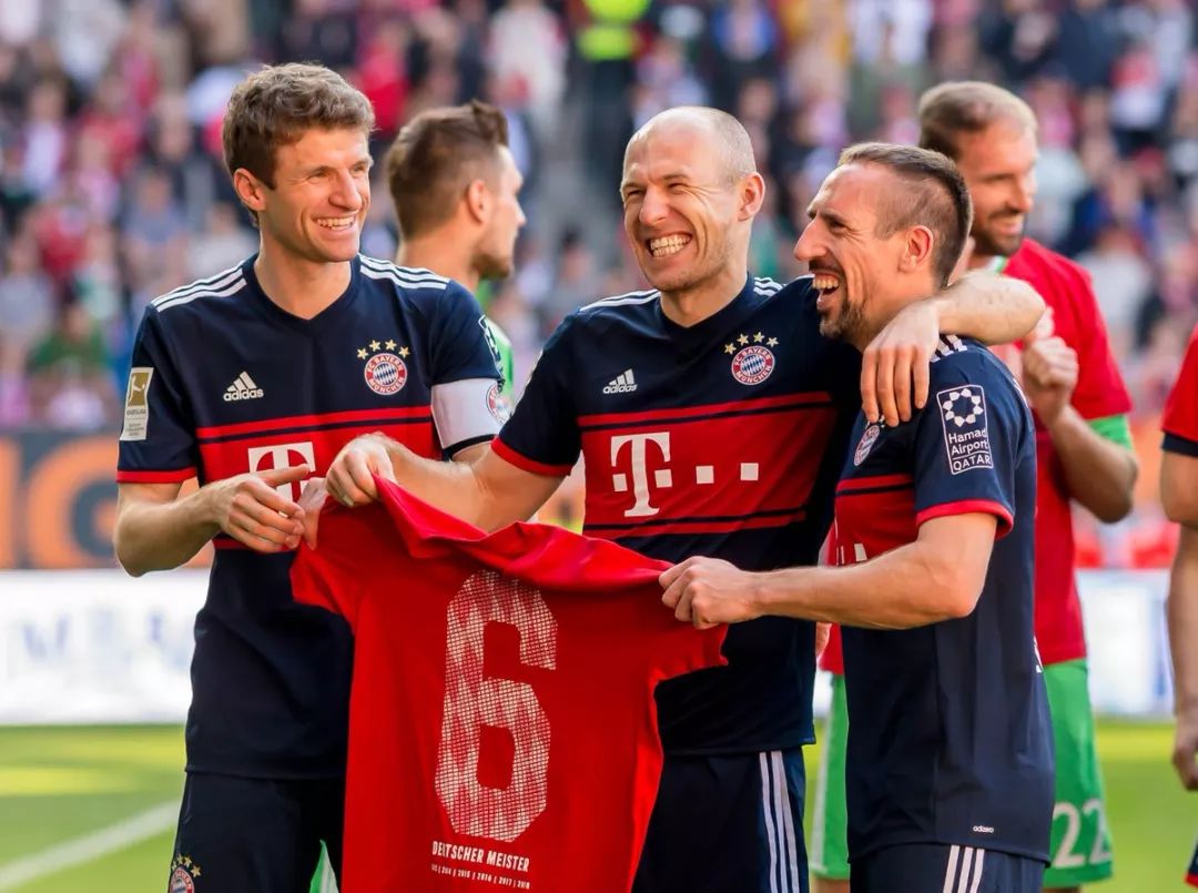 欧文突破防守造成杀伤球成功（欧文强突撕裂防线，造犯规并打成）